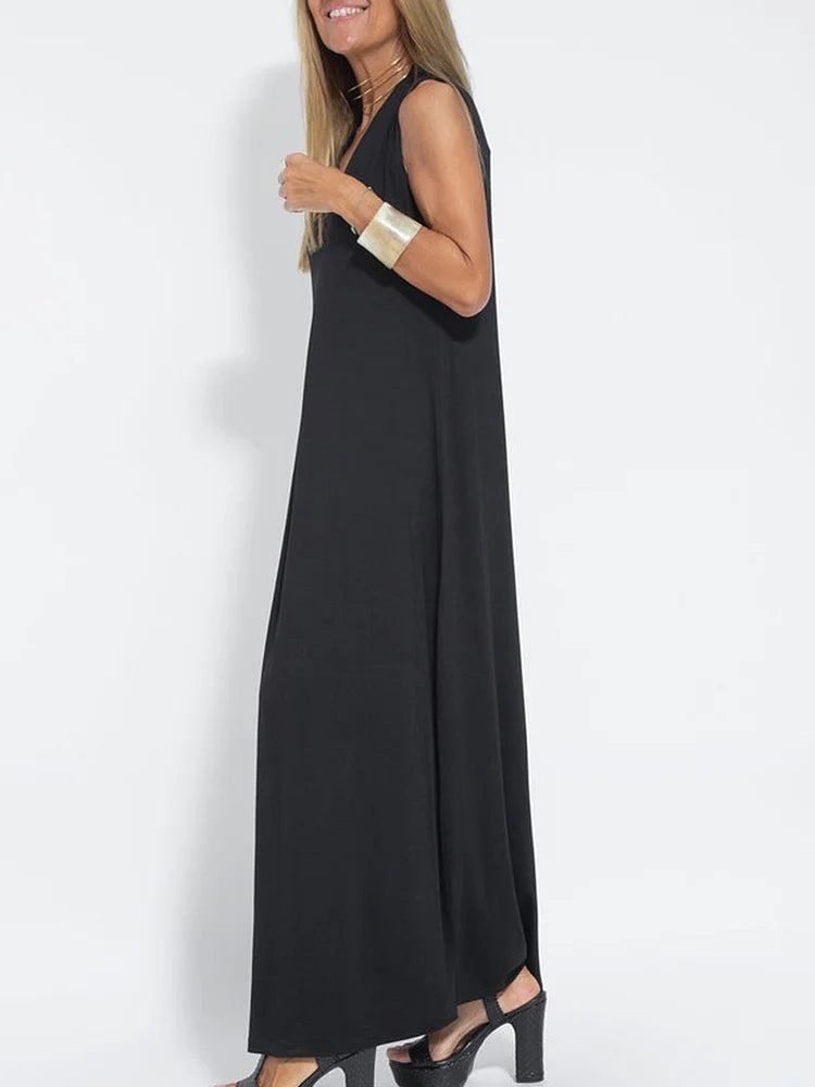 Elegant sleeveless long dress in solid color