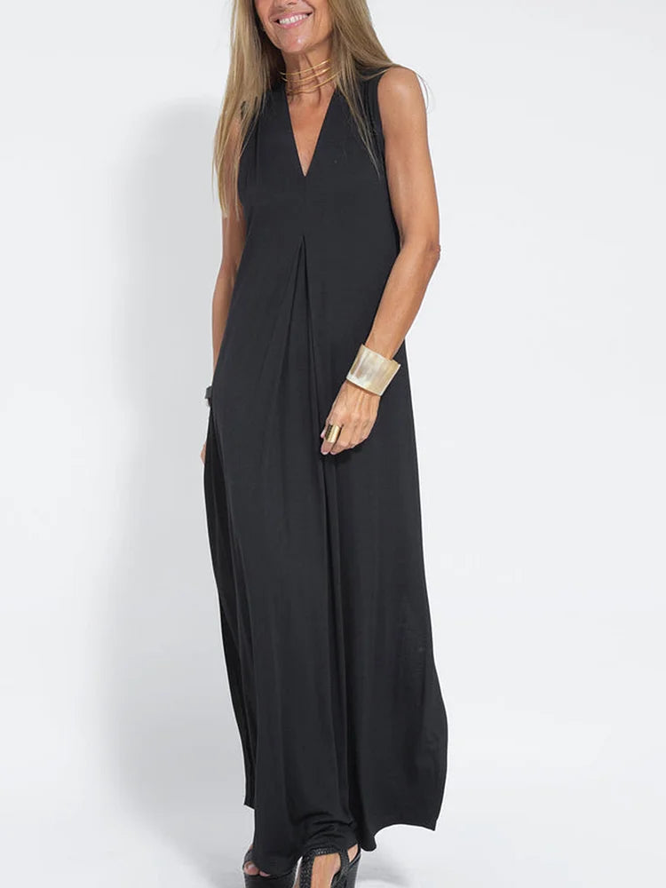 Elegant sleeveless long dress in solid color